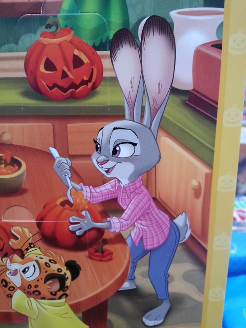 toonyfan411:I just found a new Disney Halloween book, Gogo...