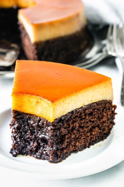 vTasty- Visually Tasty Food Blog Chocolate Flan Cake via Tumblr