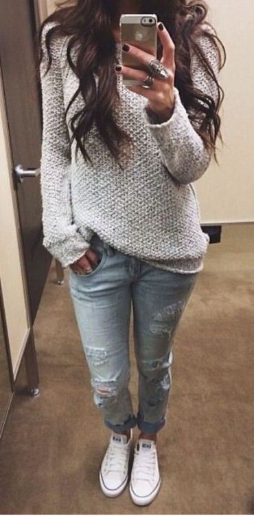rippedjeans sneakers fall/winter outfits
