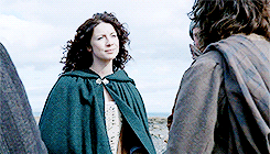 Besos de Claire y Angus en 'Outlander'