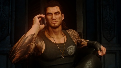 ffxvadmiration:Don’t mind Gladio talking to game app