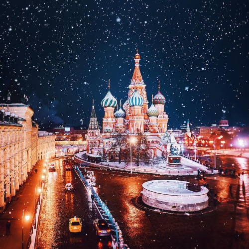 mymodernmet:Sparkling City of Moscow Celebrates Orthodox...