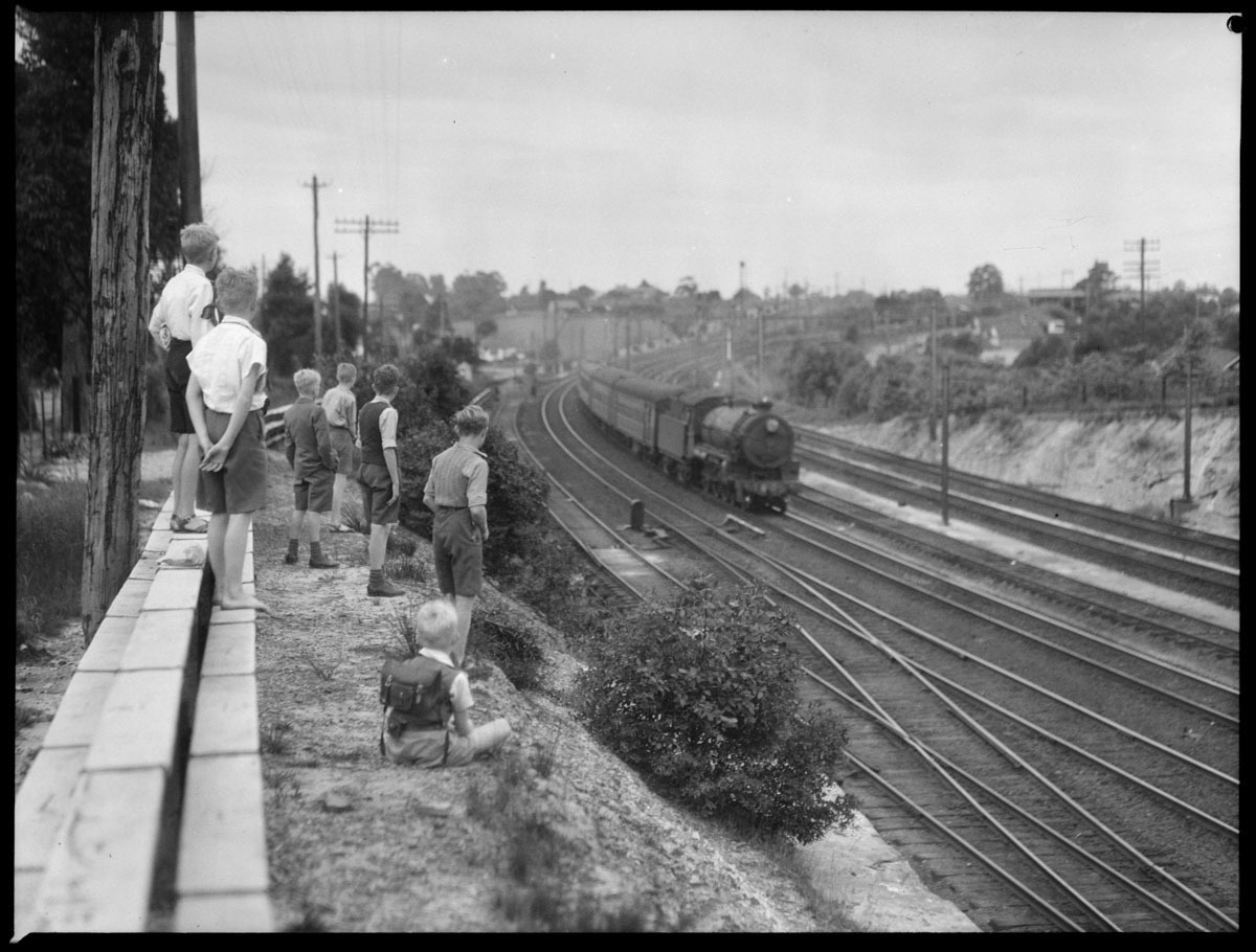 Hornsby - Children watching Newcastle Express approaching
Australia 1946
Source: NSW State Archive