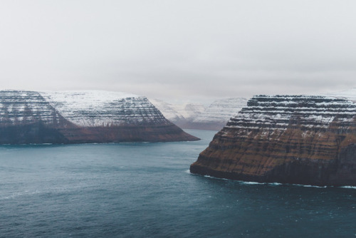 drxgonfly:MOUNTAINS & SEA – Faroe Islands (by Erik Waider)