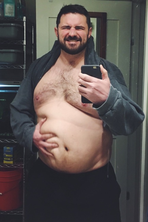 feederx:bushwhackbear:This here is my bear belly!Time to...