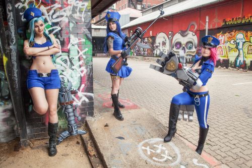 queens-of-cosplay:Jinx,Vi & CaitCosplayers: GiantShev...