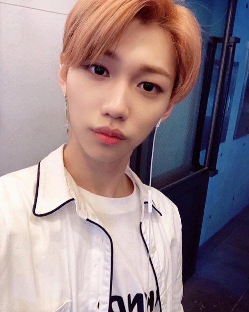 straykidsupdate:realstraykids: 잭슨 선배님 사진을 찾았어요~~~I’ve found...