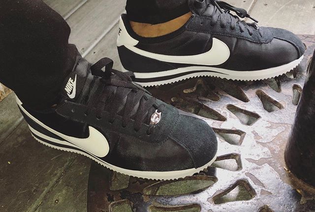 nike cortez with socks