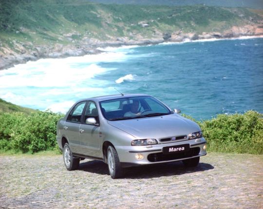 fiat marea prata de frente: modelo foi rotulado como carro bomba