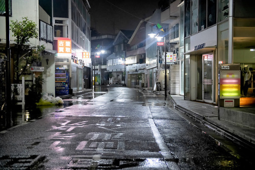 tokyo-fashion:Photos of Harajuku at 1am this morning as...