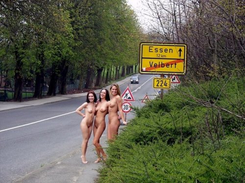 groupofnakedgirls:Want to see more groups of naked girls?...