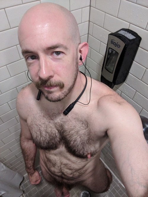 Nipple pigs - A blog focused on gay nippleplay