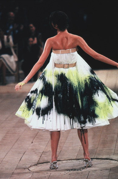 Shalom Harlow at Alexander McQueen S/S 1999 - Chic As F**k