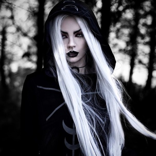 gothicandamazing:Model/Photo: Beatriz Mariano...