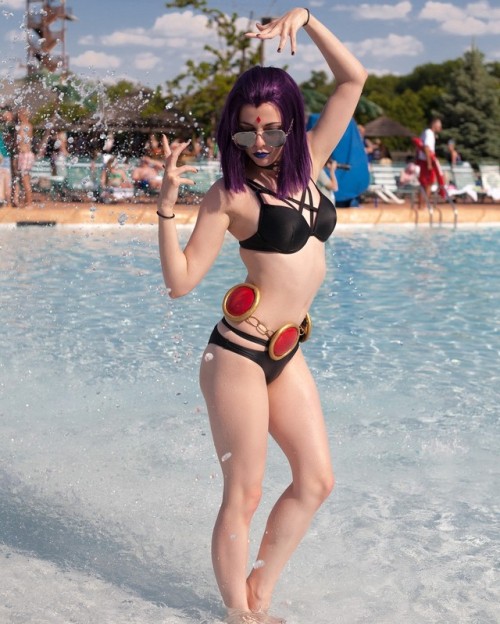 thedarkeros:geekedoutlesbian:Swimsuit Raven (Teen Titans) by...