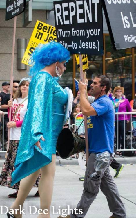 Drag Queen versus Anti-Gay Hater: Drag Queen WON!!!Photo by...