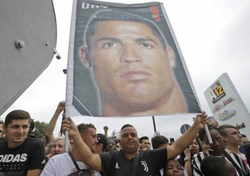 calciopics:CR7 Mania in Turin