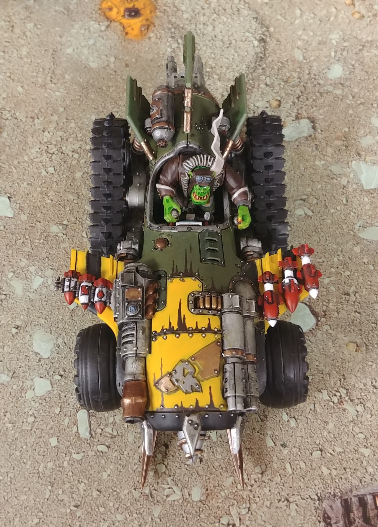 Anyone got pictures of orks in green armor/ green vehicles? : r/orks