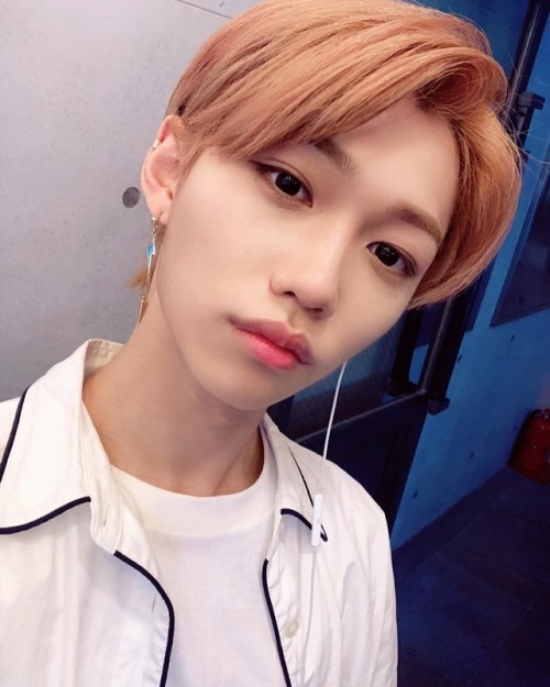 straykidsupdate:realstraykids: 잭슨 선배님 사진을 찾았어요~~~I’ve found...