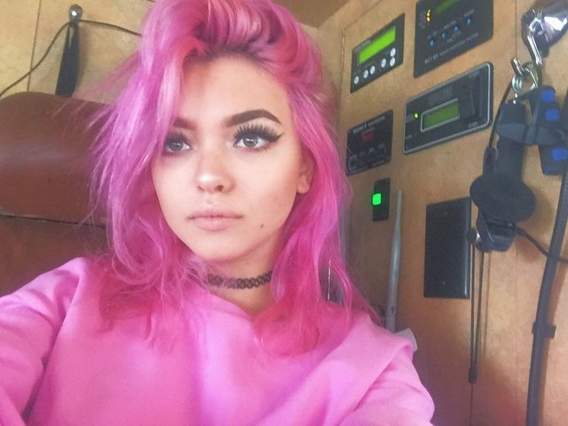 RENA LOVELIS — xheyvioletx: @RenaLovelis: 🌺