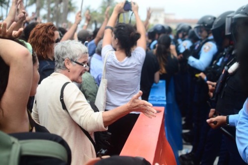 Abuela vs Policia