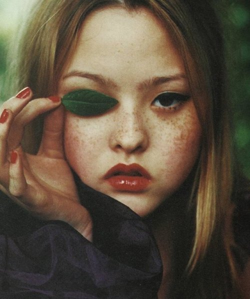 a-state-of-bliss:I-D Magazine ‘The Adult Issue’ #179 Sept 1998 -...