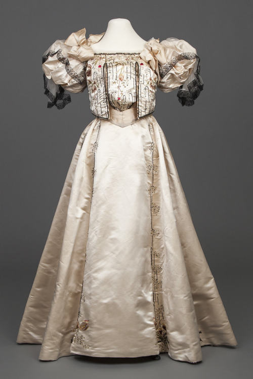 historicaldress:Raudnitz Design House Ball Gown,...