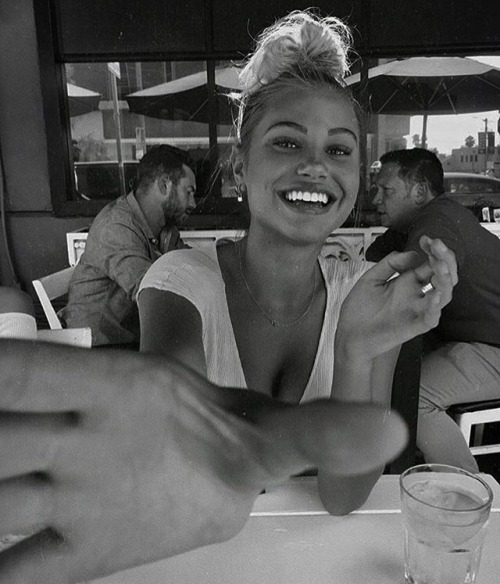 autorias meredith mickelson girls beauty black and white