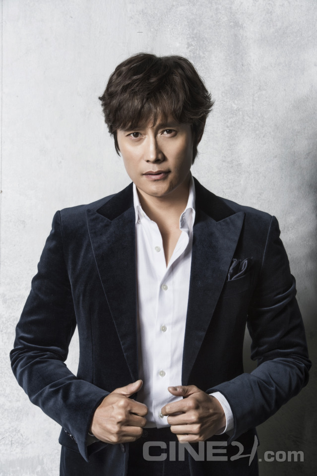 Lee Byung Hun - Cine21 Magazine vol. 1085 - Korean photoshoots