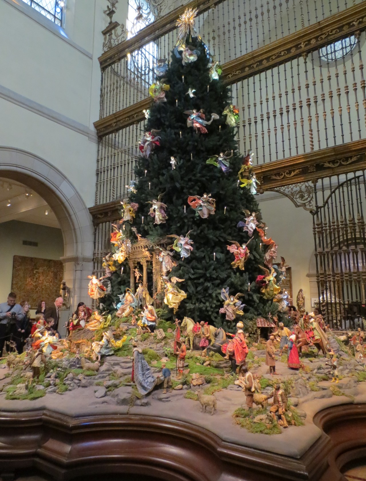 The Metropolitan Museum of Art Christmas Tree and...