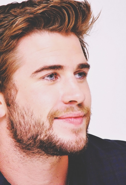 liam hemsworth.  - Página 34 Tumblr_mzf0qaOKxW1ssh0p7o1_500