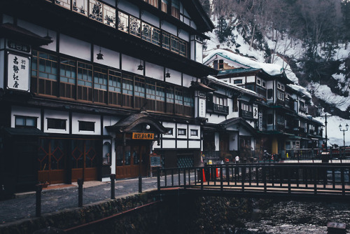 takashiyasui:Ginzan onsen in the morning