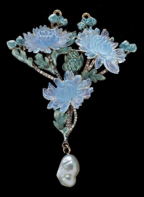 fawnvelveteen:René Lalique, Chrysanthemum Pendant-brooch, c....