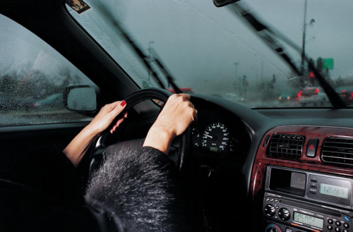 aizea:My Mother Drives Me in the Rain, 2000Elinor Carucci