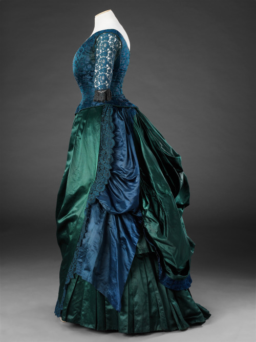 fripperiesandfobs:Evening dress, mid-1880′sFrom the John...