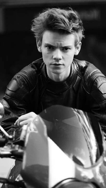 Thomas Sangster Wallpapers Tumblr