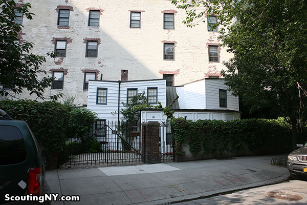scoutingny:
“ This is a 200-year-old farmhouse in the West Village - and it might be torn down to build condos
”
Absolutely fucking not.