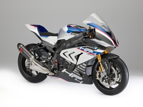 itsbrucemclaren:———-   BMW HP4 Race 2017  —————