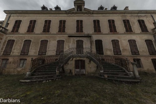 darbians:Abandoned chateau in France. Check the link for the...