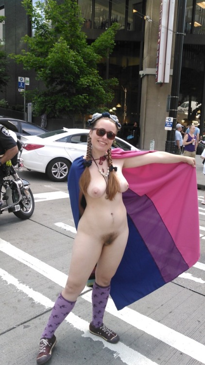 suchcuriousanimals:thundernsfw:Marching with the Bisexual...