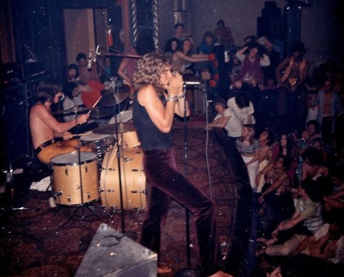 soundsof71:silveraspens:out-on-the-zeppelin:Led Zeppelin at...