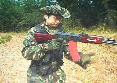 metalgeartrivia:metalgeartrivia:Enjoy this photo of an armed...