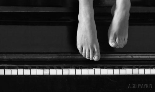 original photographers fine-art-photography godyaykin barefoot bare feet