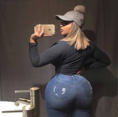 bigbuttphotos:Big ass butt in tight jeans #ass4days