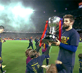 إحتفال برشلونة بلقب الدوري لموسم 2018/2019 في الكامب نو  Tumblr_pqpx3zhudP1uo4zhwo3_400