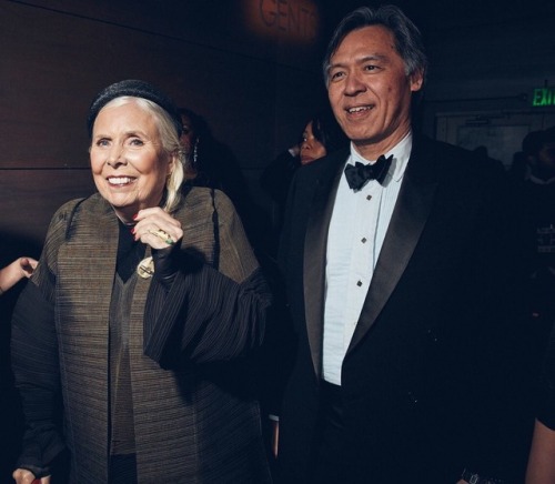 bobdylan-n-jonimitchell:Joni Mitchell last night at the Vanity...