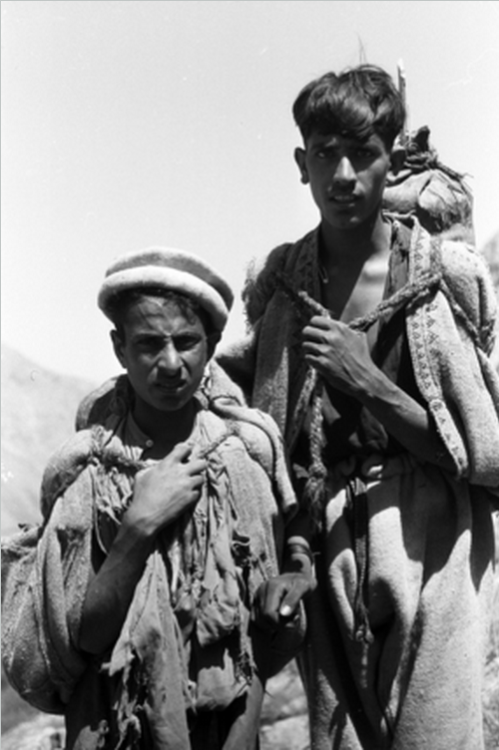 warkadang:Gujjar men and boys in Nuristan, Afghanistan. Pitt...