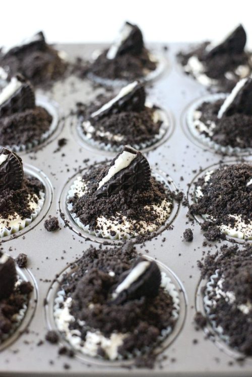 foodffs:No-Bake Cookies and Cream Mini CheesecakesFollow for...