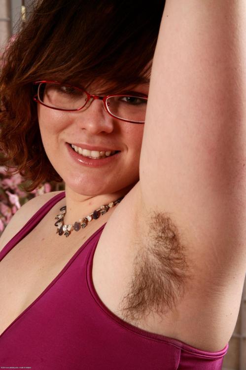 Akt Natural Hairy Women