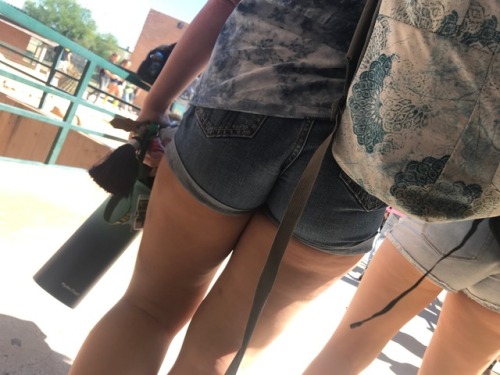 best-highschool-candids:Nice legs and booty part 1